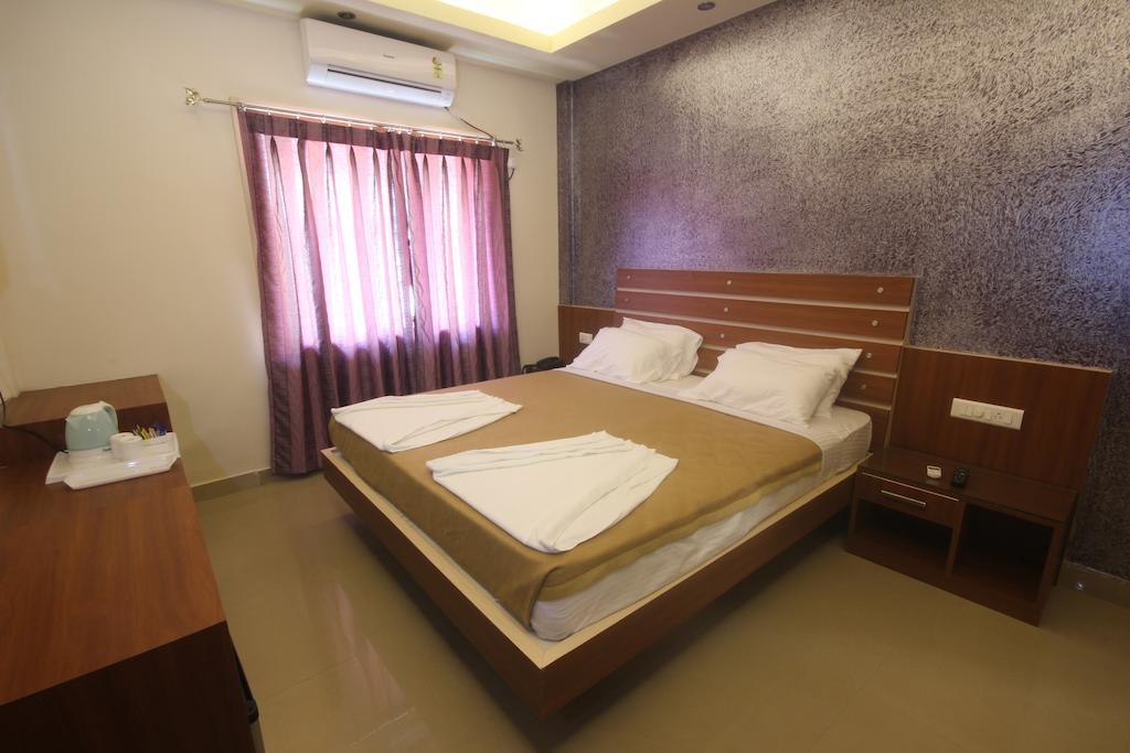 Urmee Hotel Bhuvanesvar Szoba fotó