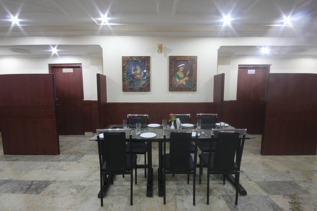 Urmee Hotel Bhuvanesvar Kültér fotó