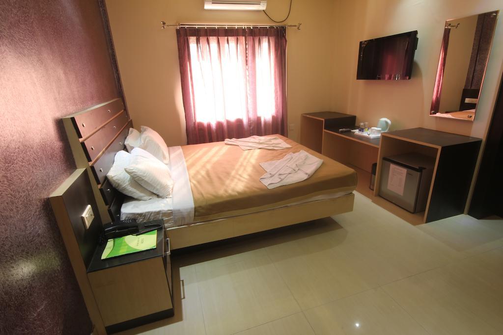 Urmee Hotel Bhuvanesvar Kültér fotó